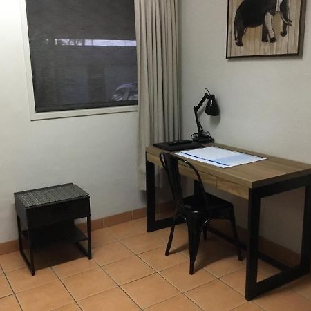 Golden Palms Motor Inn Bundaberg Esterno foto