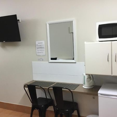 Golden Palms Motor Inn Bundaberg Esterno foto