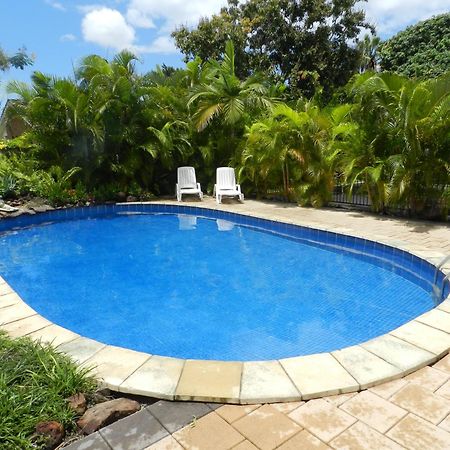 Golden Palms Motor Inn Bundaberg Esterno foto