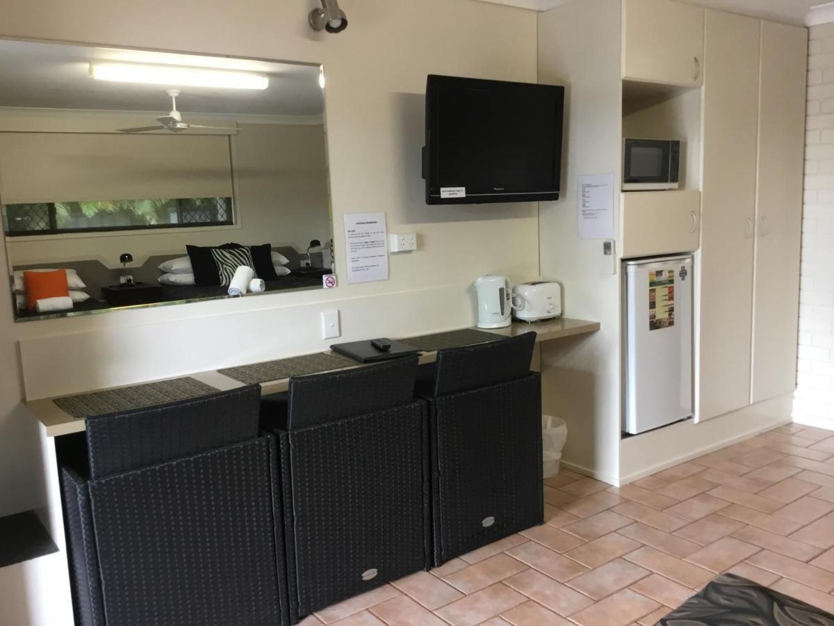 Golden Palms Motor Inn Bundaberg Esterno foto
