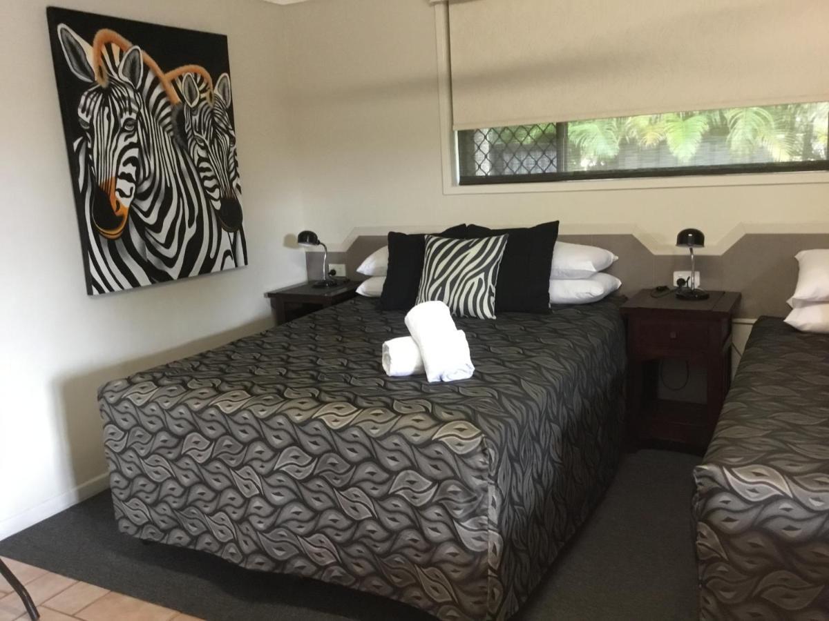 Golden Palms Motor Inn Bundaberg Esterno foto