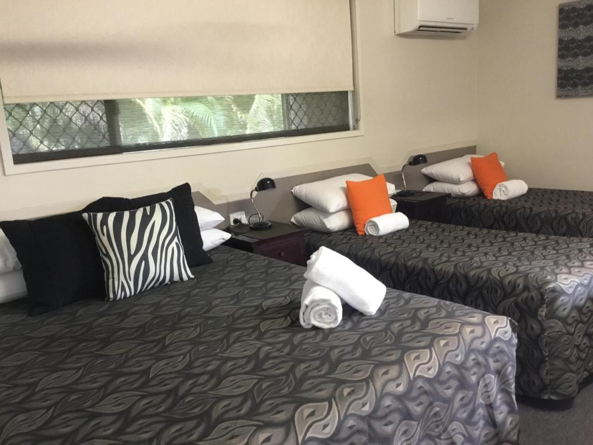 Golden Palms Motor Inn Bundaberg Esterno foto