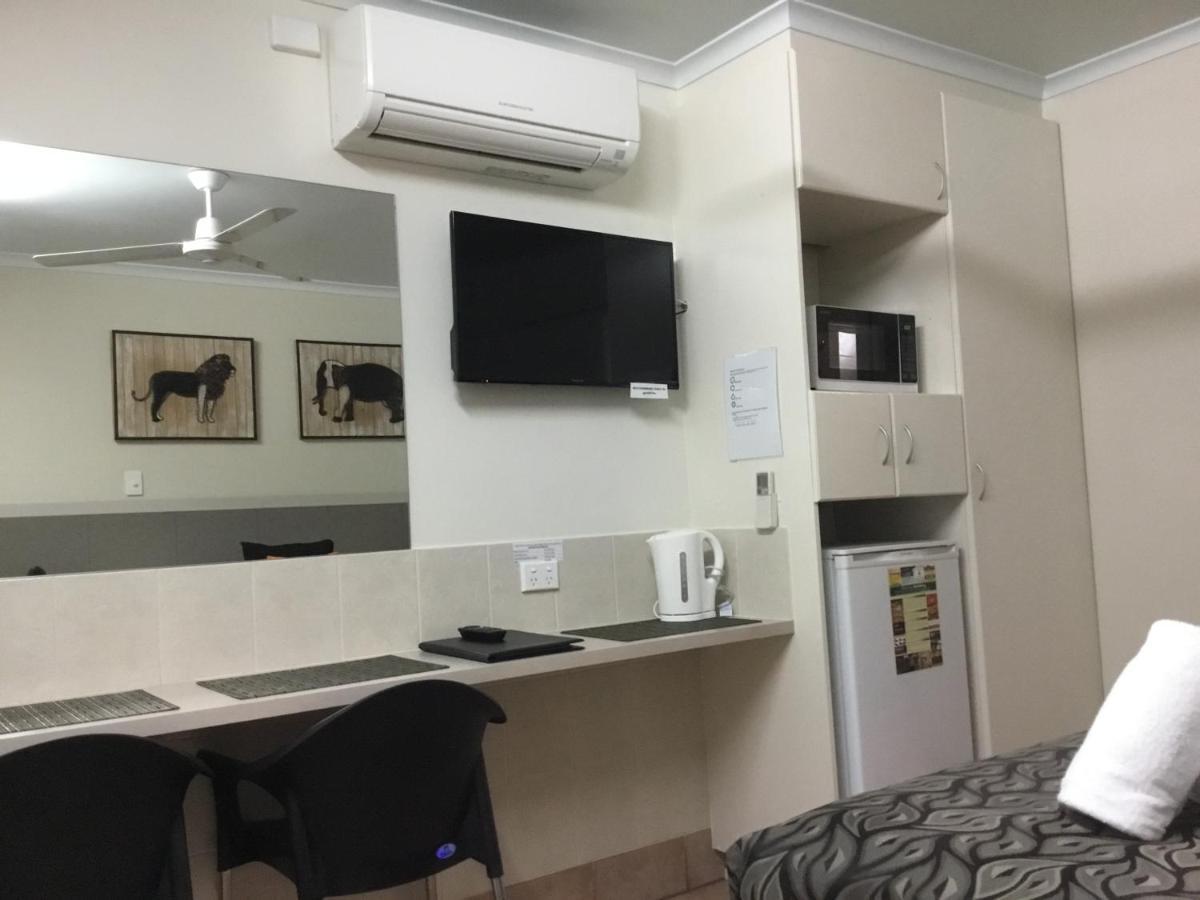 Golden Palms Motor Inn Bundaberg Esterno foto