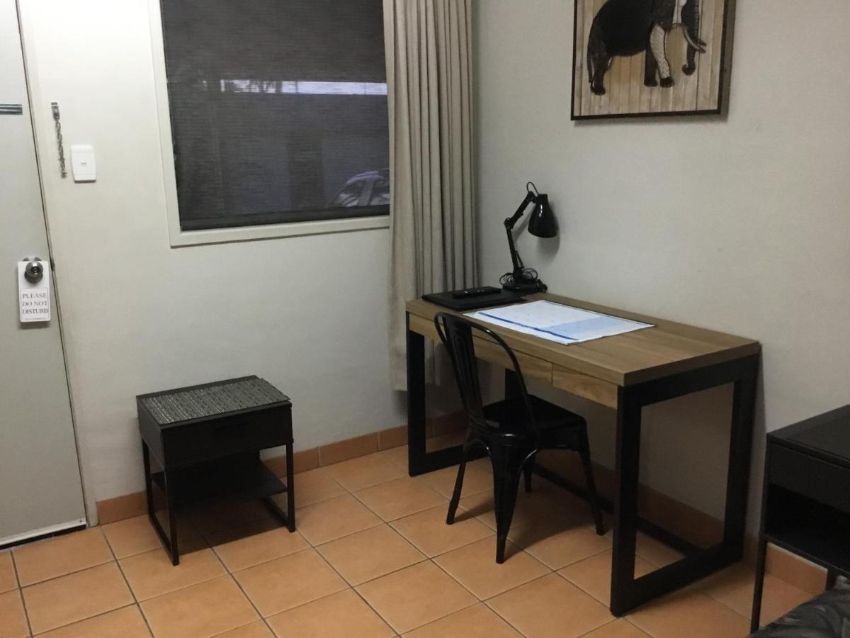 Golden Palms Motor Inn Bundaberg Esterno foto
