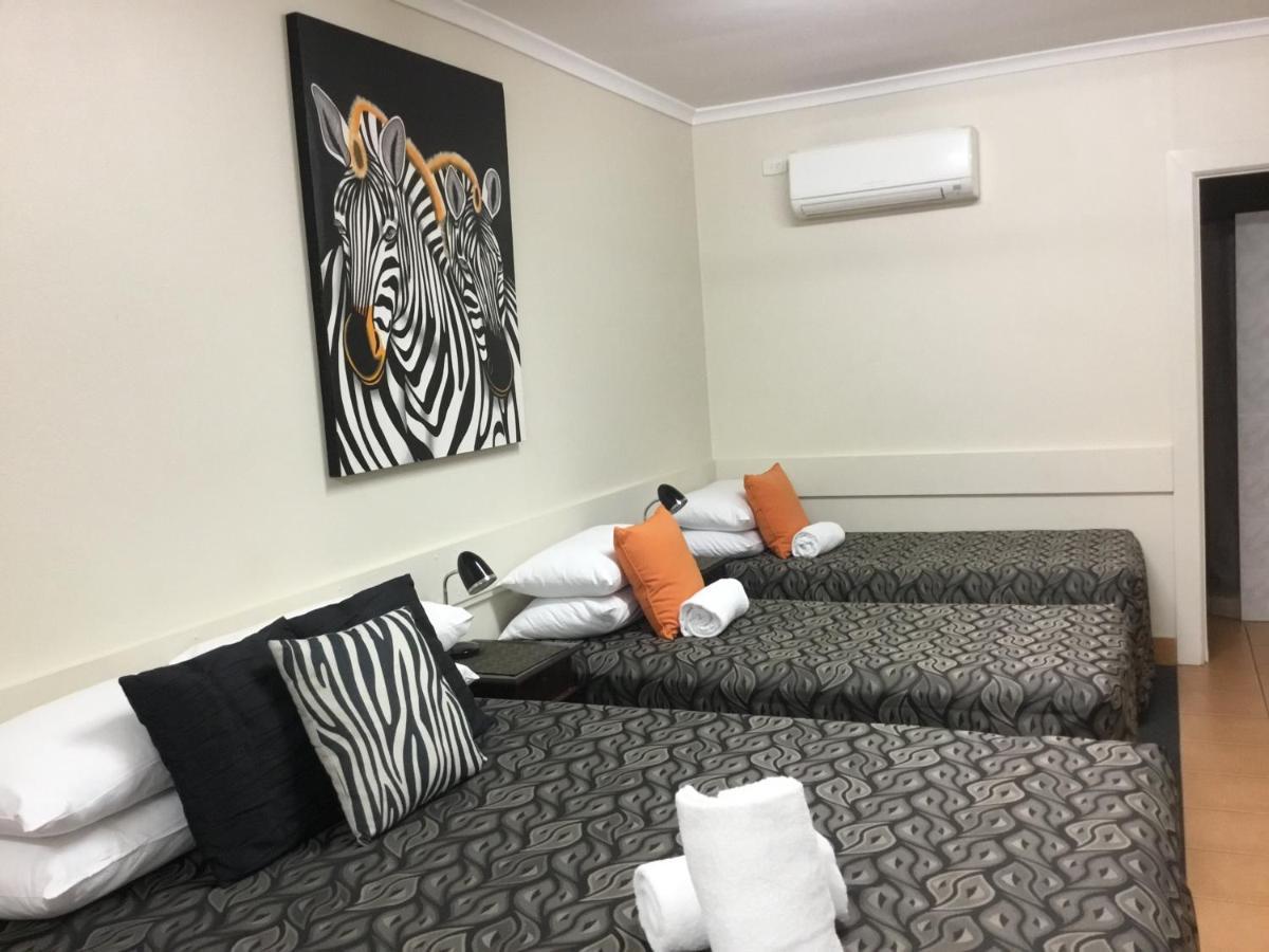 Golden Palms Motor Inn Bundaberg Esterno foto