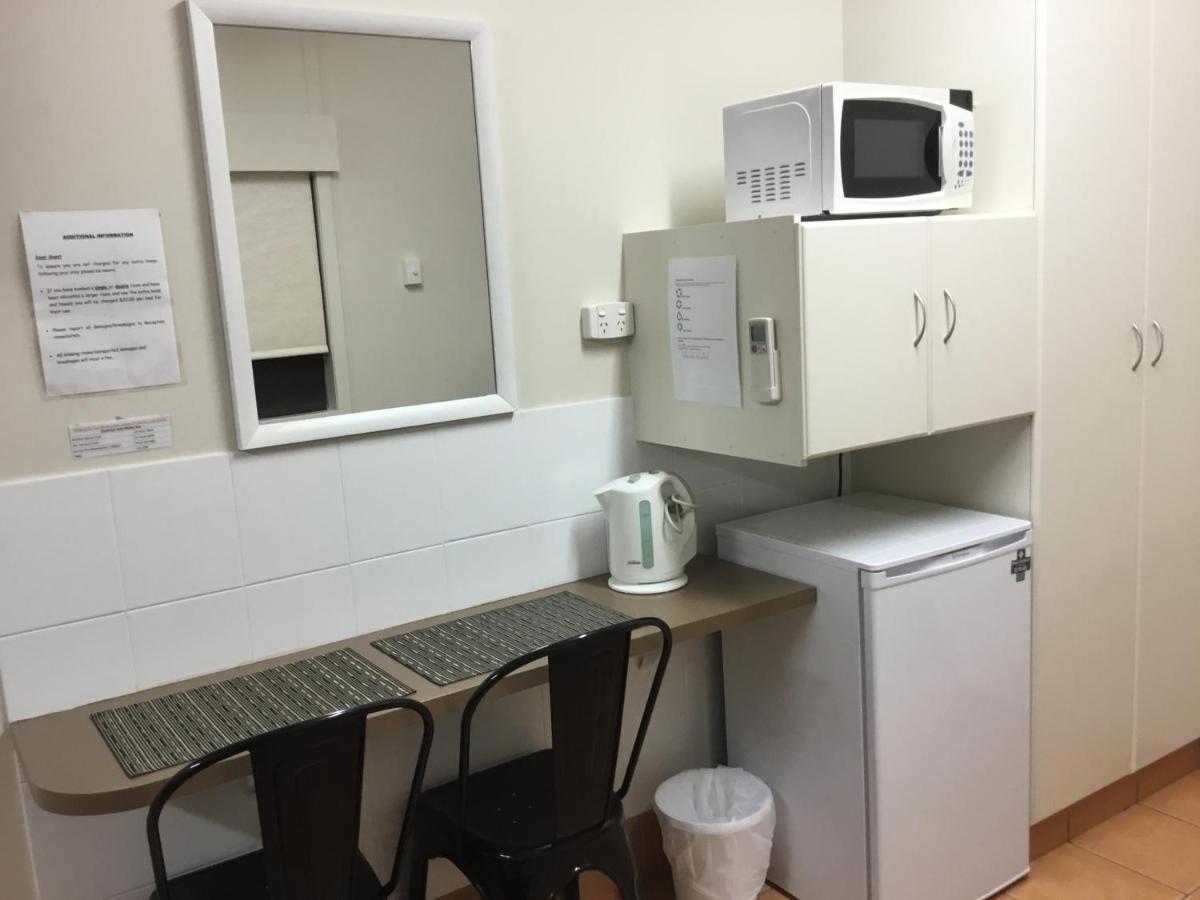 Golden Palms Motor Inn Bundaberg Esterno foto