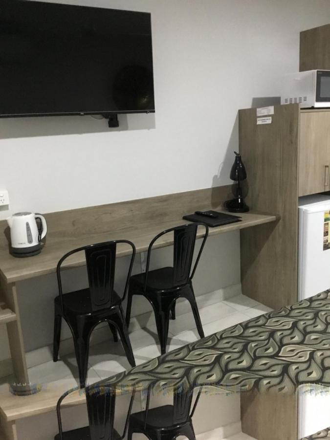 Golden Palms Motor Inn Bundaberg Esterno foto