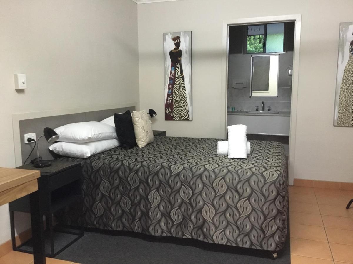 Golden Palms Motor Inn Bundaberg Esterno foto
