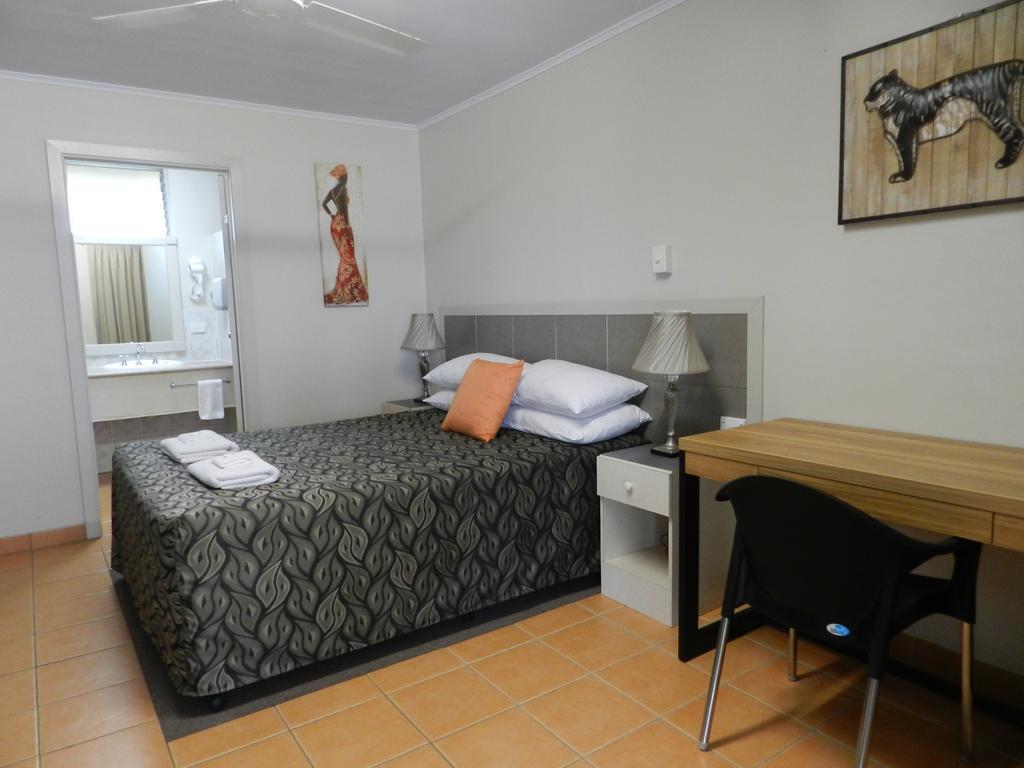 Golden Palms Motor Inn Bundaberg Esterno foto