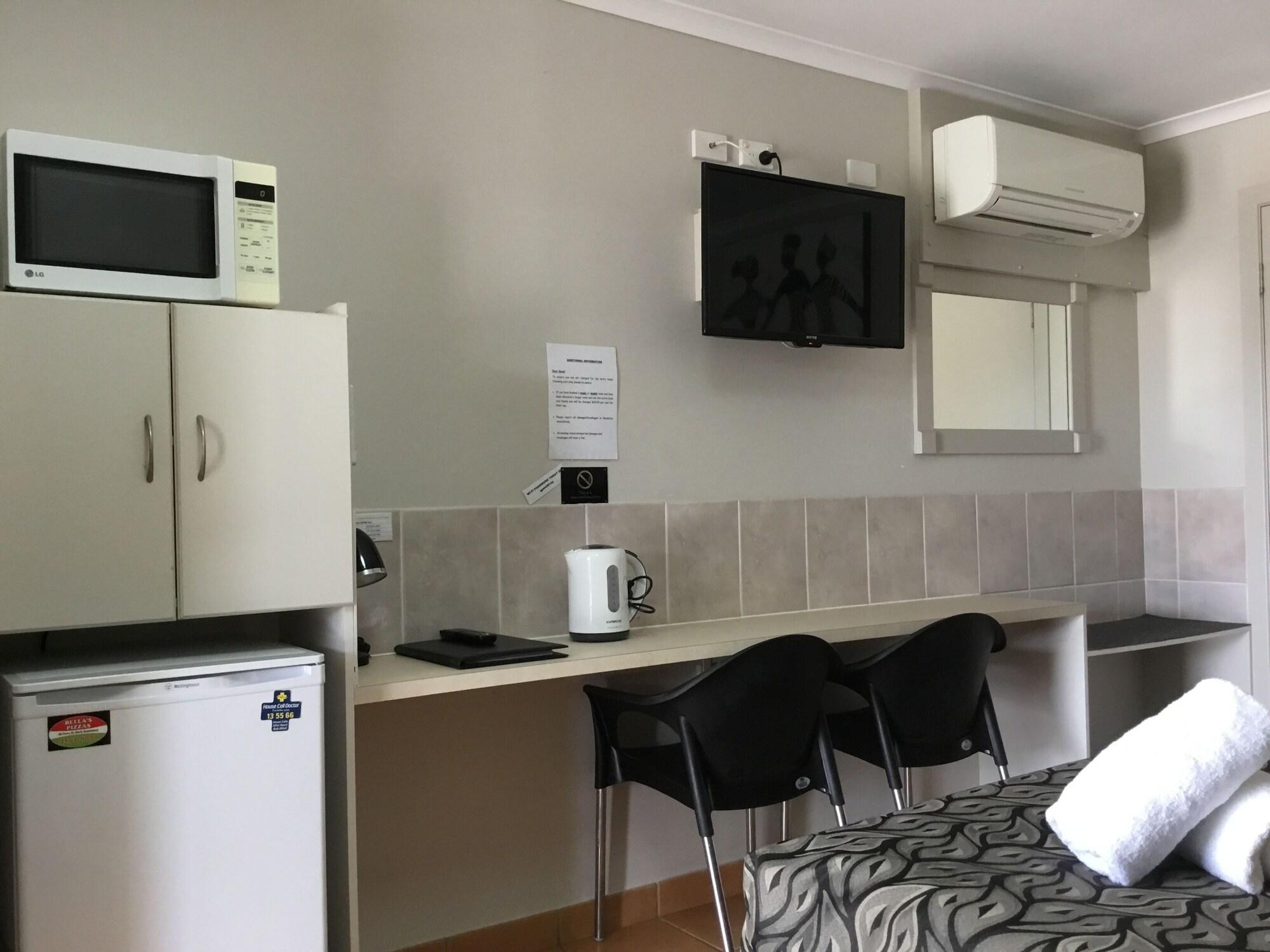 Golden Palms Motor Inn Bundaberg Esterno foto