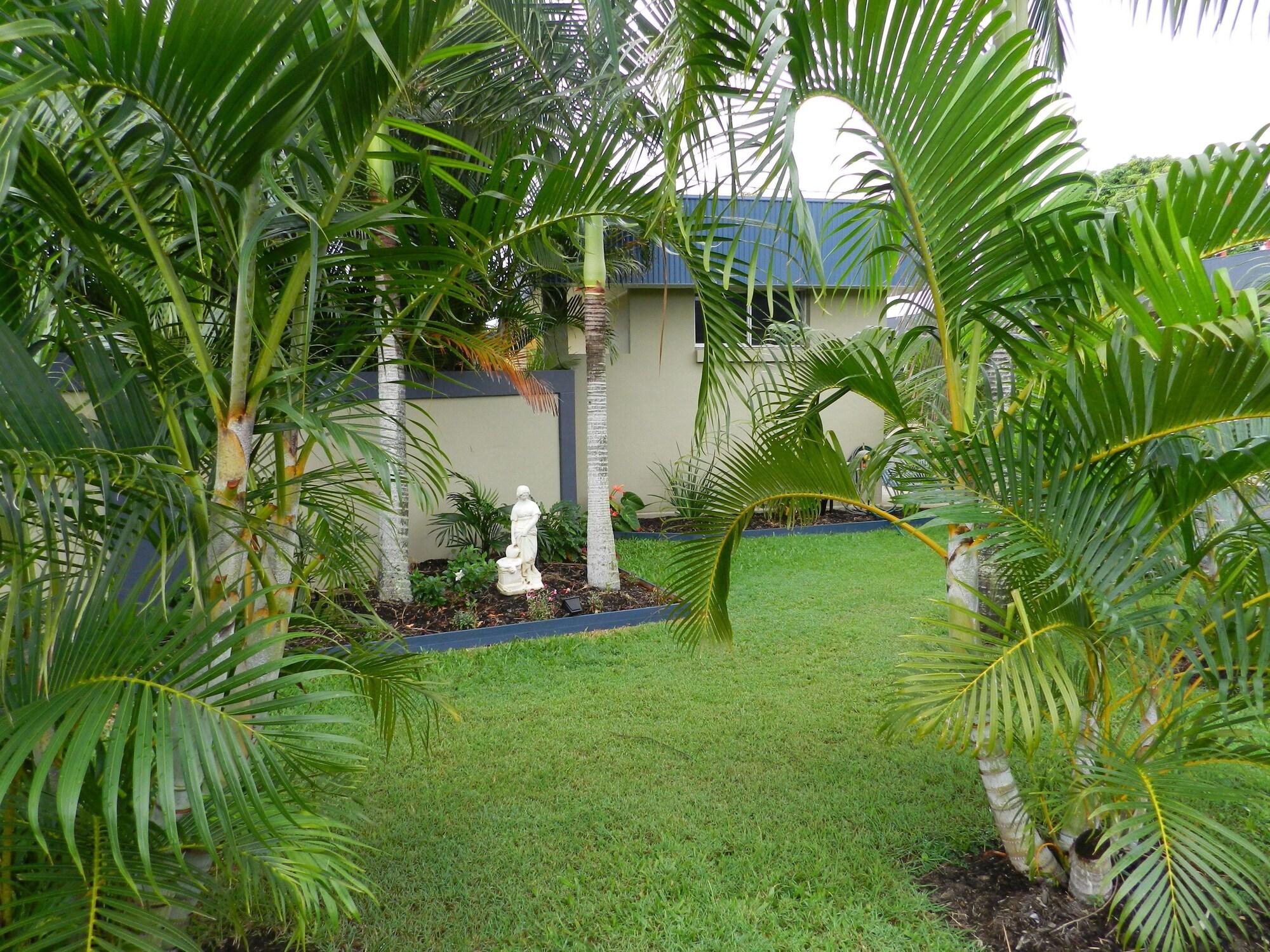 Golden Palms Motor Inn Bundaberg Esterno foto