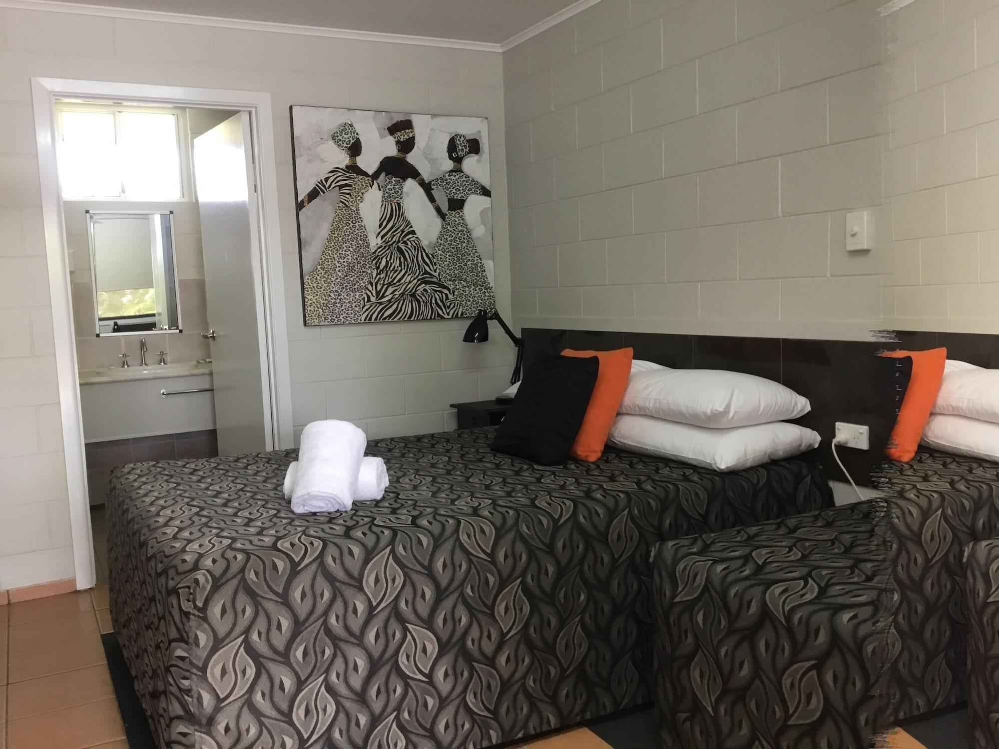Golden Palms Motor Inn Bundaberg Esterno foto