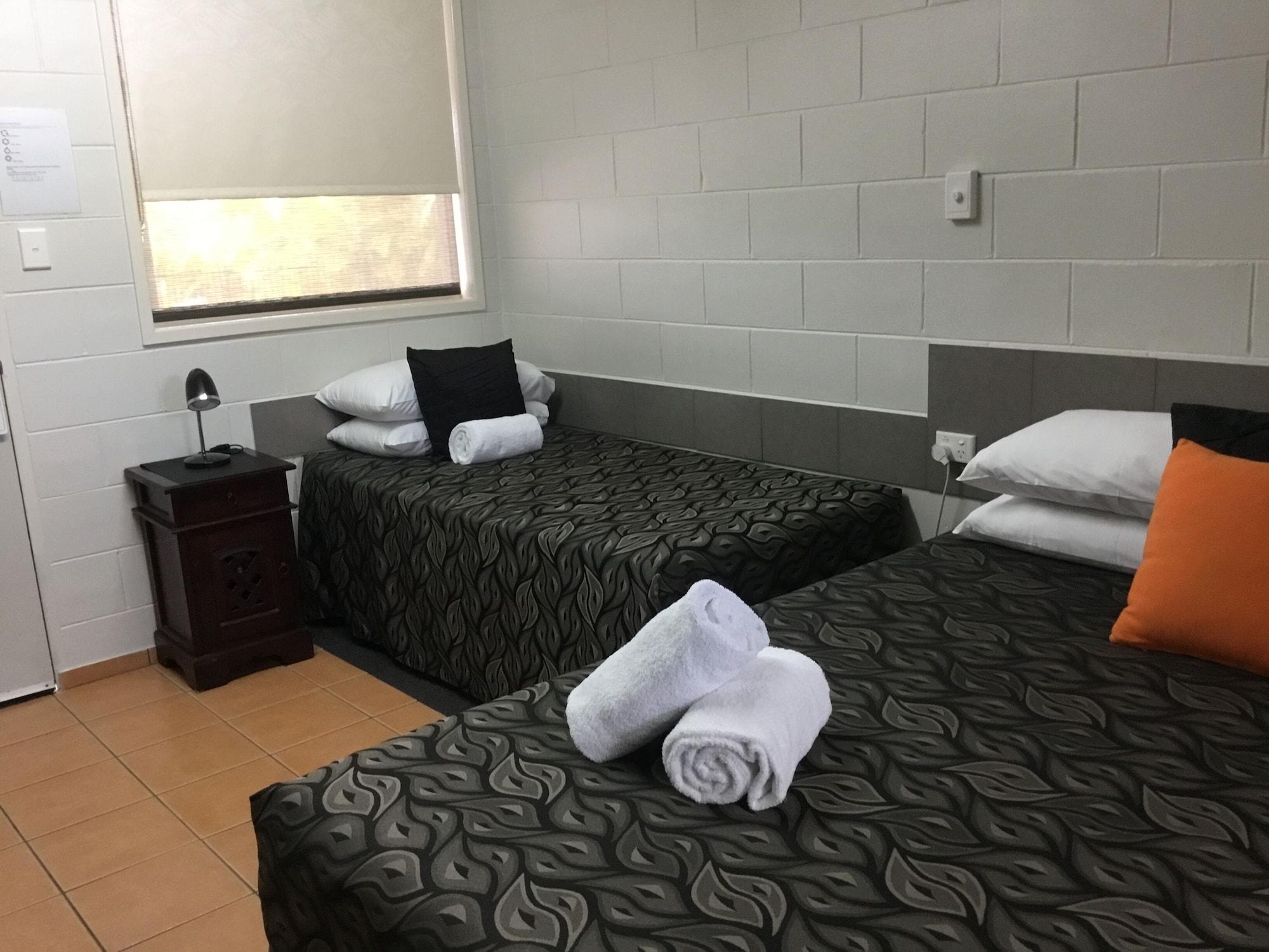 Golden Palms Motor Inn Bundaberg Esterno foto