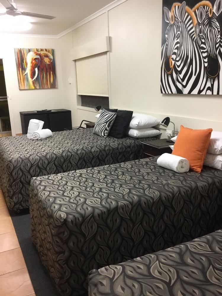 Golden Palms Motor Inn Bundaberg Esterno foto