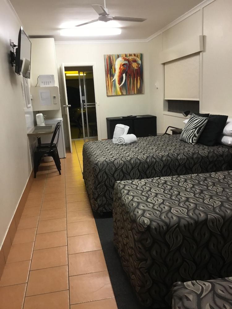 Golden Palms Motor Inn Bundaberg Esterno foto
