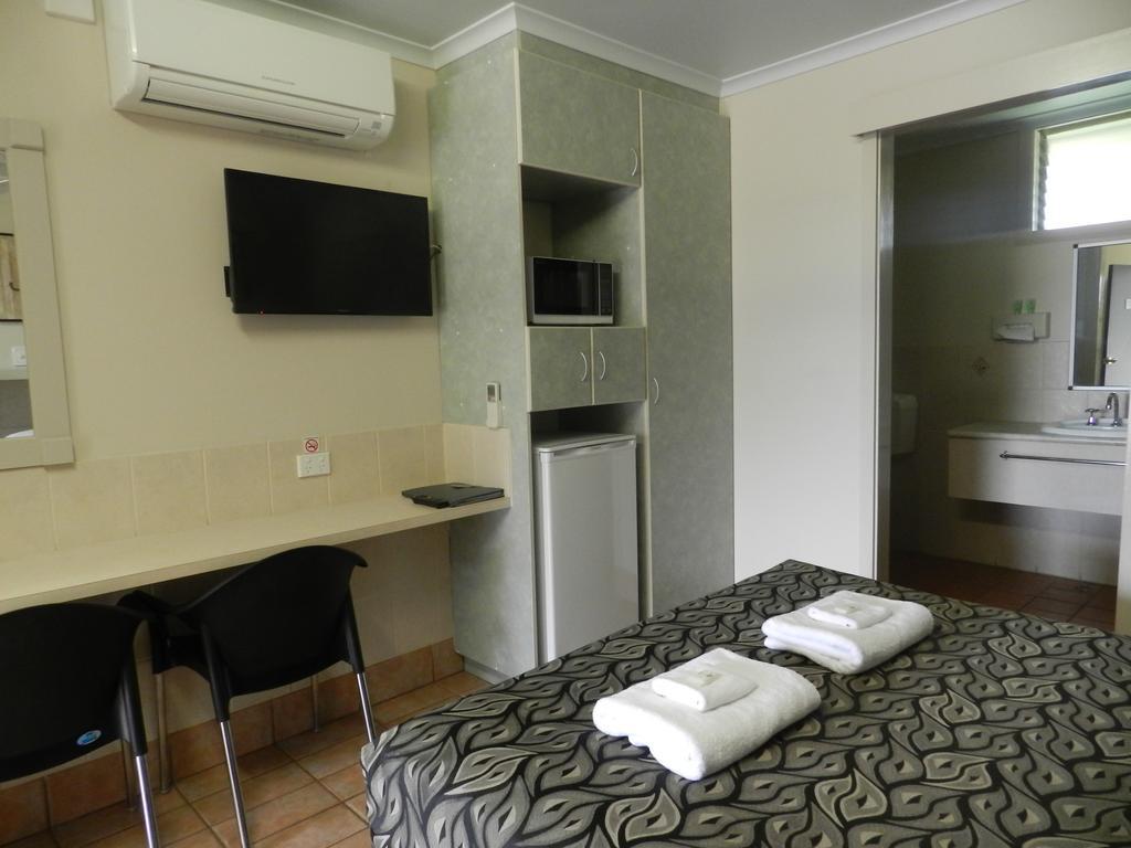 Golden Palms Motor Inn Bundaberg Esterno foto