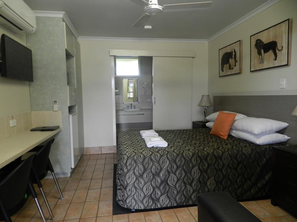 Golden Palms Motor Inn Bundaberg Esterno foto