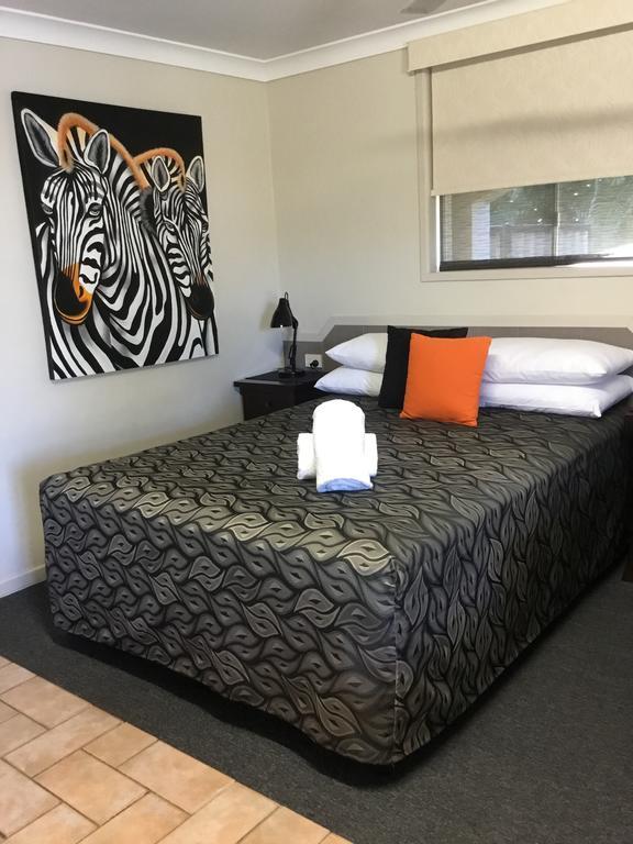 Golden Palms Motor Inn Bundaberg Esterno foto