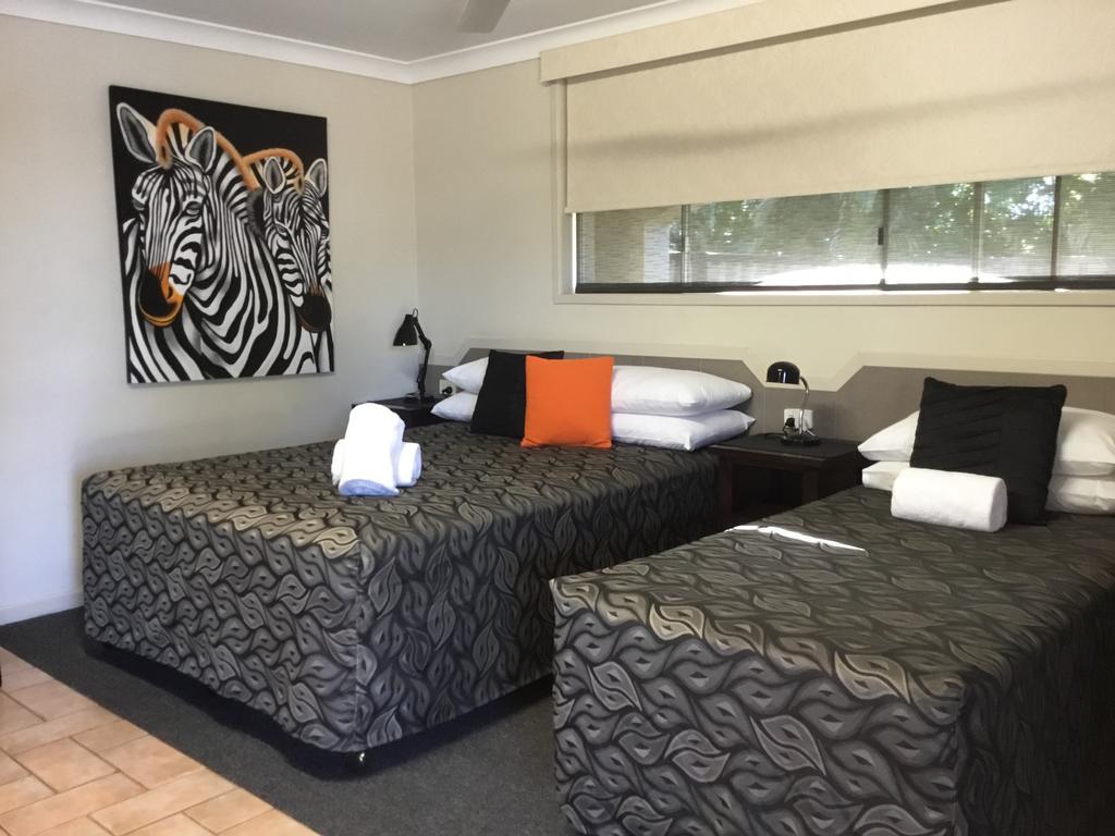 Golden Palms Motor Inn Bundaberg Esterno foto